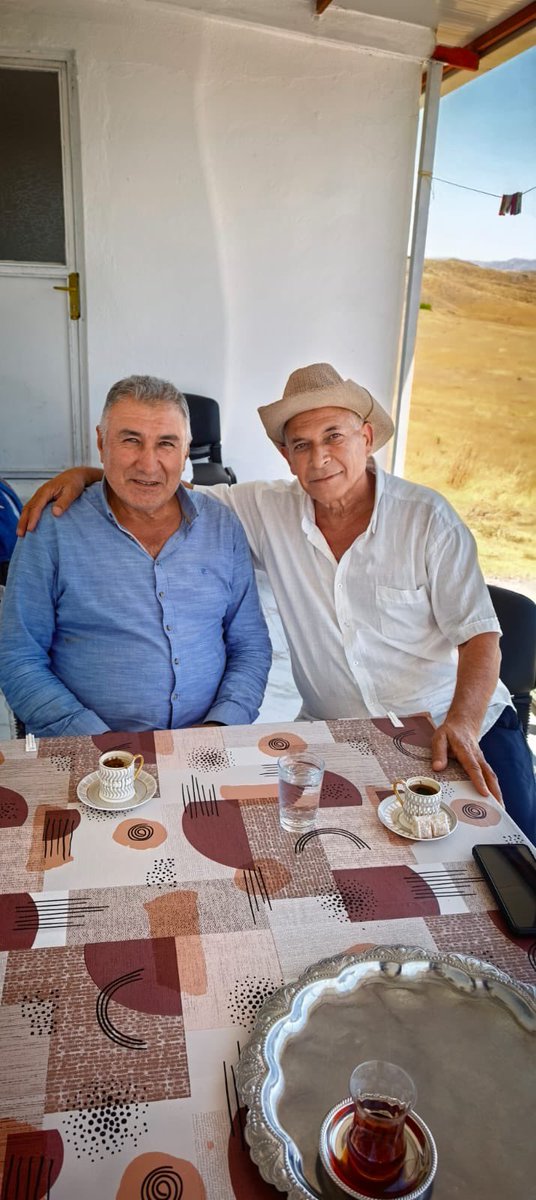 Mhpkale's tweet photo. Hanemizde ziyaretimize gelen kıymetli yeğenimiz; oyuncu ve yönetmen Necati Aslan ile eskileri yâd edip güzel bir sohbet gerçekleştirdik.

Kendisine nezaket dolu ziyaretleri için teşekkür ediyor, çalışma hayatında başarılar diliyorum. 

#Çarşamba https://t.co/Kv66hwVGwQ
