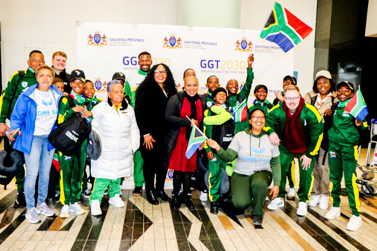gpgSocDev's tweet photo. 📍
[In Pictures] 📸
MEC @NkomoNomantu bid farewell to  children as they depart to Kenya for the Under-13 Youth American Flag Football League.

#FlyTheFlag #EaglesATeam #YouthSport 
#ProudlySA #GautengSocialDevelipment
#GrowingGautengTogether https://t.co/m5jKgwMuc7