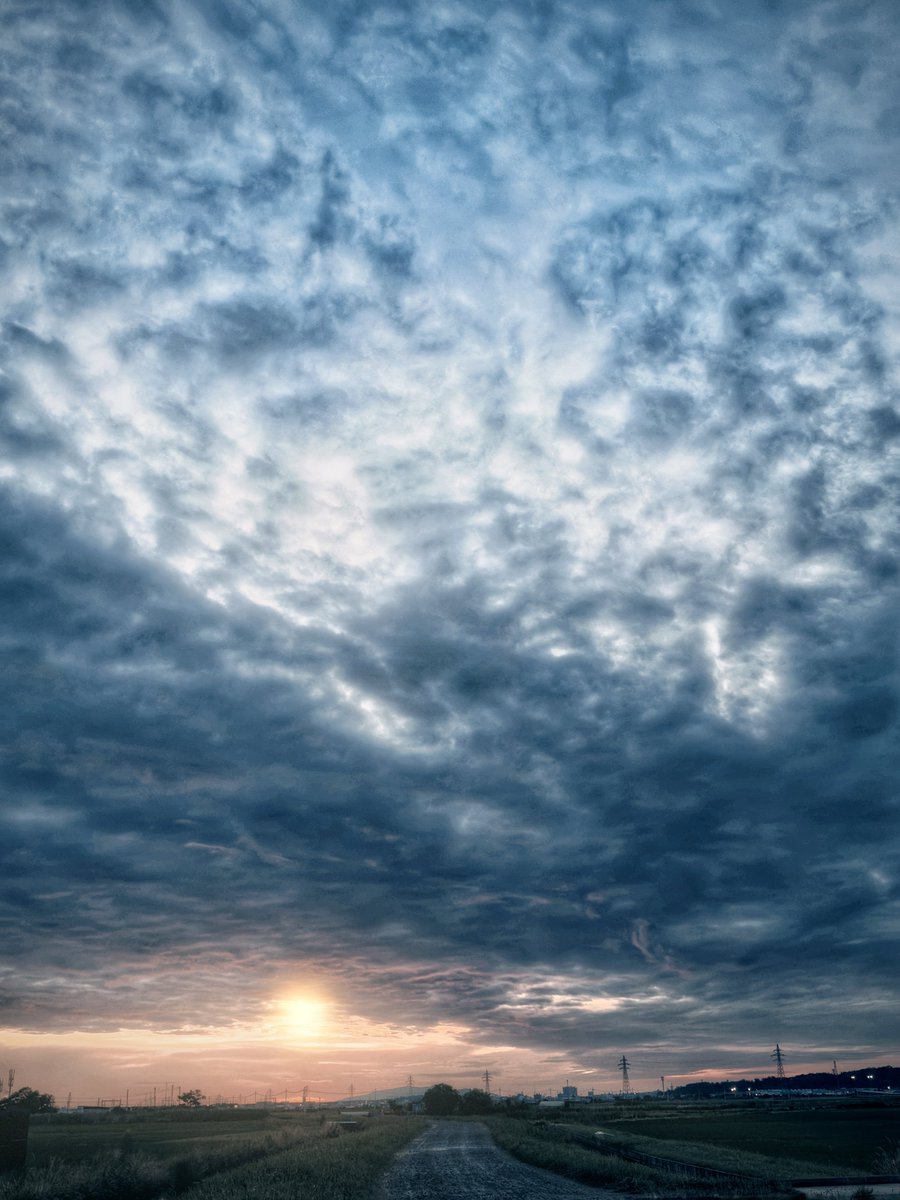 EL0123RAIN's tweet photo. Ocean in the sky.
空に広がる海… https://t.co/usS9QRVofU