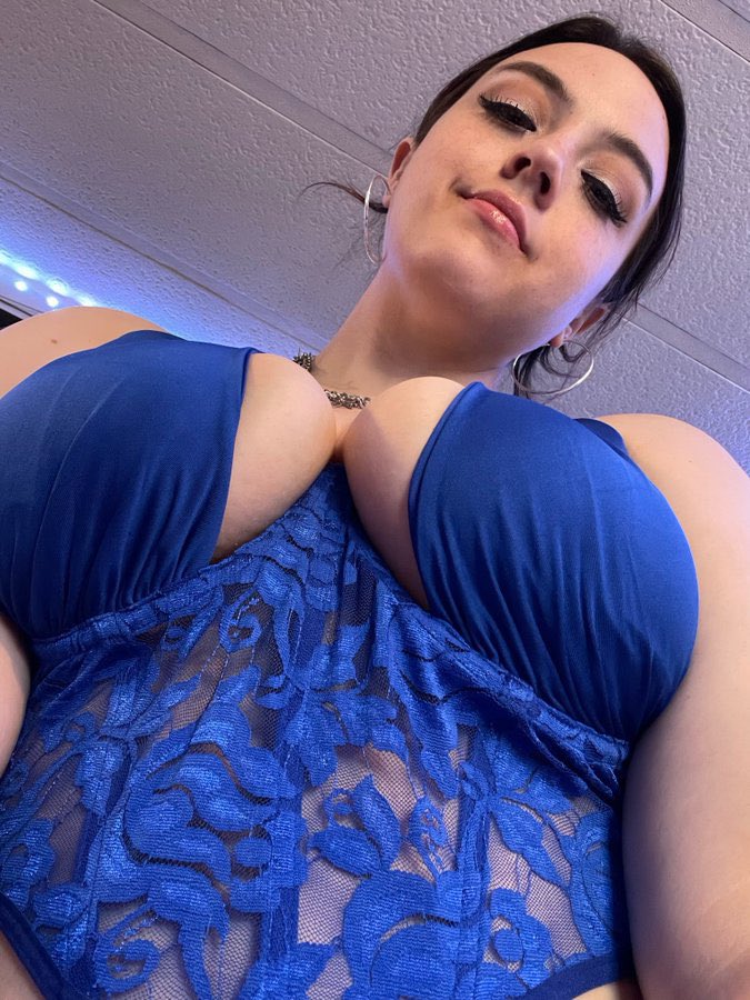 Haileybrooks00's tweet photo. 😋💙 https://t.co/29InFr33de