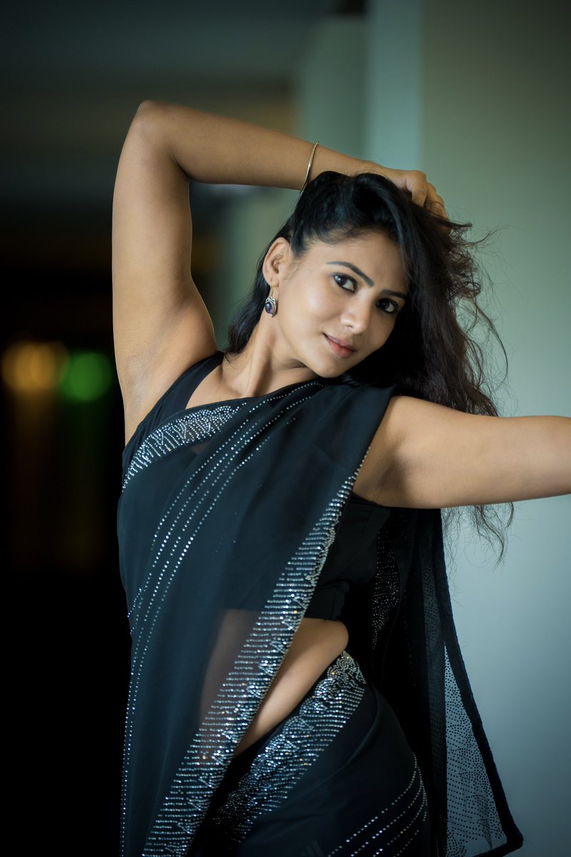 ShrutiReddyy's tweet photo. 🖤✨ https://t.co/vr9Ya82Y2p