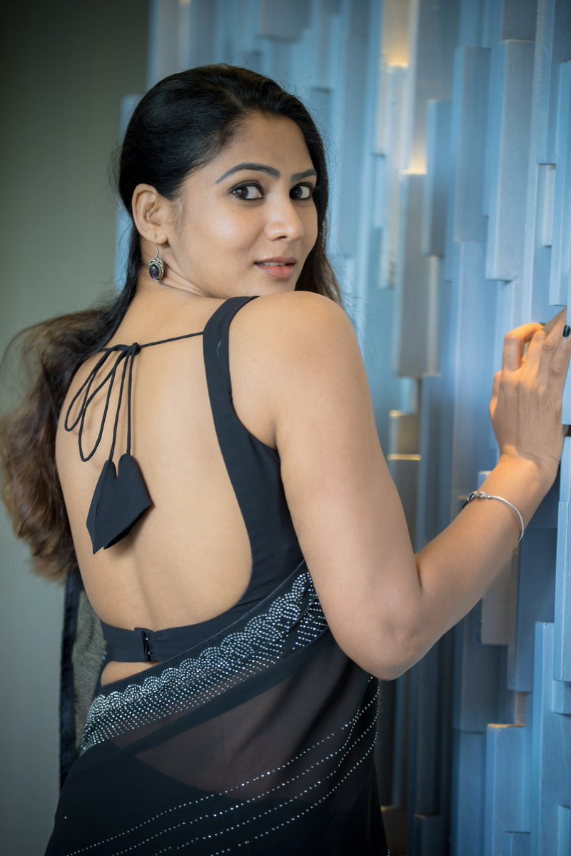 ShrutiReddyy's tweet photo. 🖤✨ https://t.co/vr9Ya82Y2p