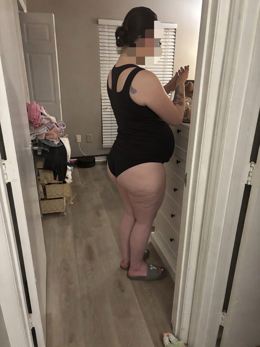 v3nom164's tweet photo. #wankchat #cuckold #cuck #exposed #soles #feet #swingercouple #pregnant #hotwife #chudai #thick #bbw #bnwo #milf #bigass #irl #pawg #latina #fatass
 My pregnant wife https://t.co/8LMo7JnwlF