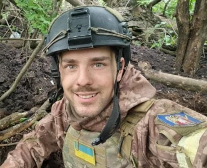 DakdaR22's tweet photo. A hero. A true inspiration. A political leader of the new Ukraine. 
Maidan activist Roman Ratushnyi died on June 9, 2022💔

his loved ones wrote:

"He was the best. A brave man who was always the first in any battle and never showed fear. As it happened, during his final battle, he was on a reconnaissance patrol as part of a combat group and died while carrying out a combat mission."

He was so young, such guy with beautiful smile💔🙈, forever 24 years old.

Rest in peace hero 🫡🙏