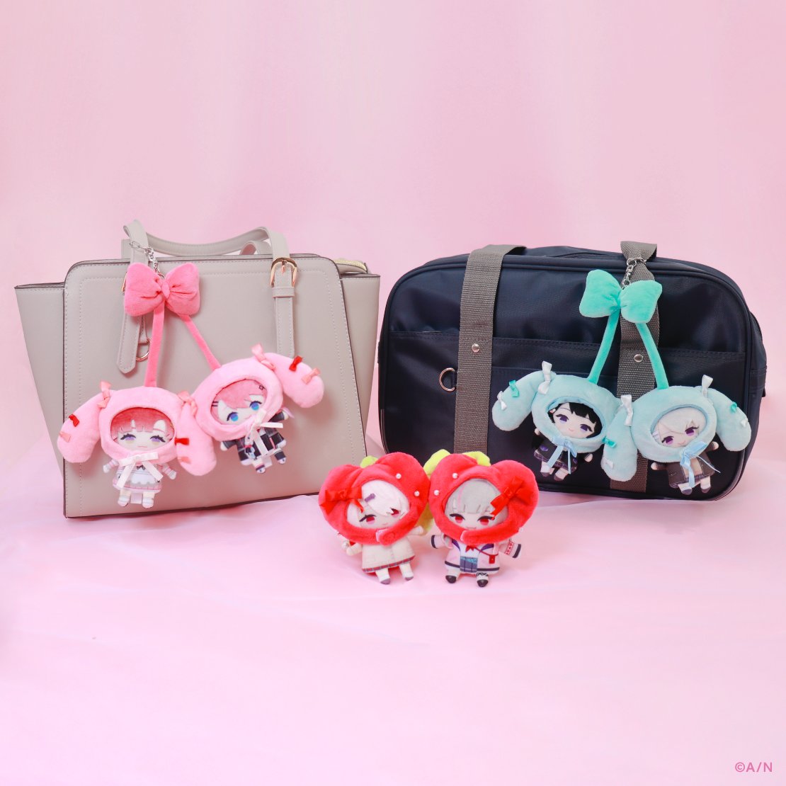 nijisanji_app's tweet photo. 【#CherryCherish グッズ紹介】

仲良し×さくらんぼ🍒がテーマのグッズが登場！

ペアで並べてかわいい「ラメアクリルスタンド」や、にじぱぺっとがぴったり入るサイズの「カラビナ付きミニポーチ」

カスタマイズシリーズの「にじぬいおすわりきぐるみ」「にじぱぺツインキーホルダー」でぬいぐるみのデコレーションをお楽しみください✨

7/9(木)18:00販売開始！▼
https://t.co/oeSWGDlbug