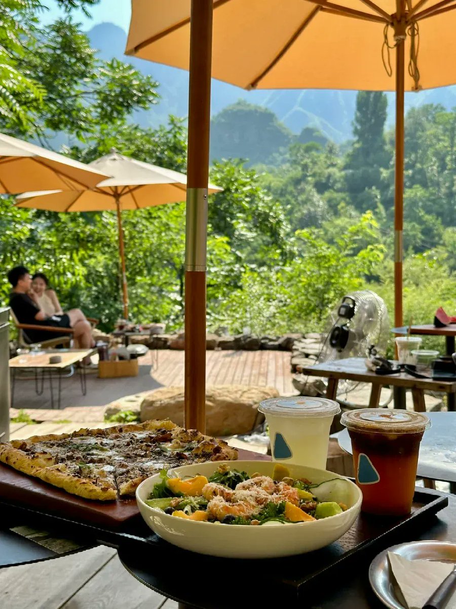 pink11231's tweet photo. Just stumbled on a hidden mountain café as golden hour hit—steaming hot cocoa + this view = perfect Sunday.  #Wanderlust https://t.co/k8dJG04Vo1