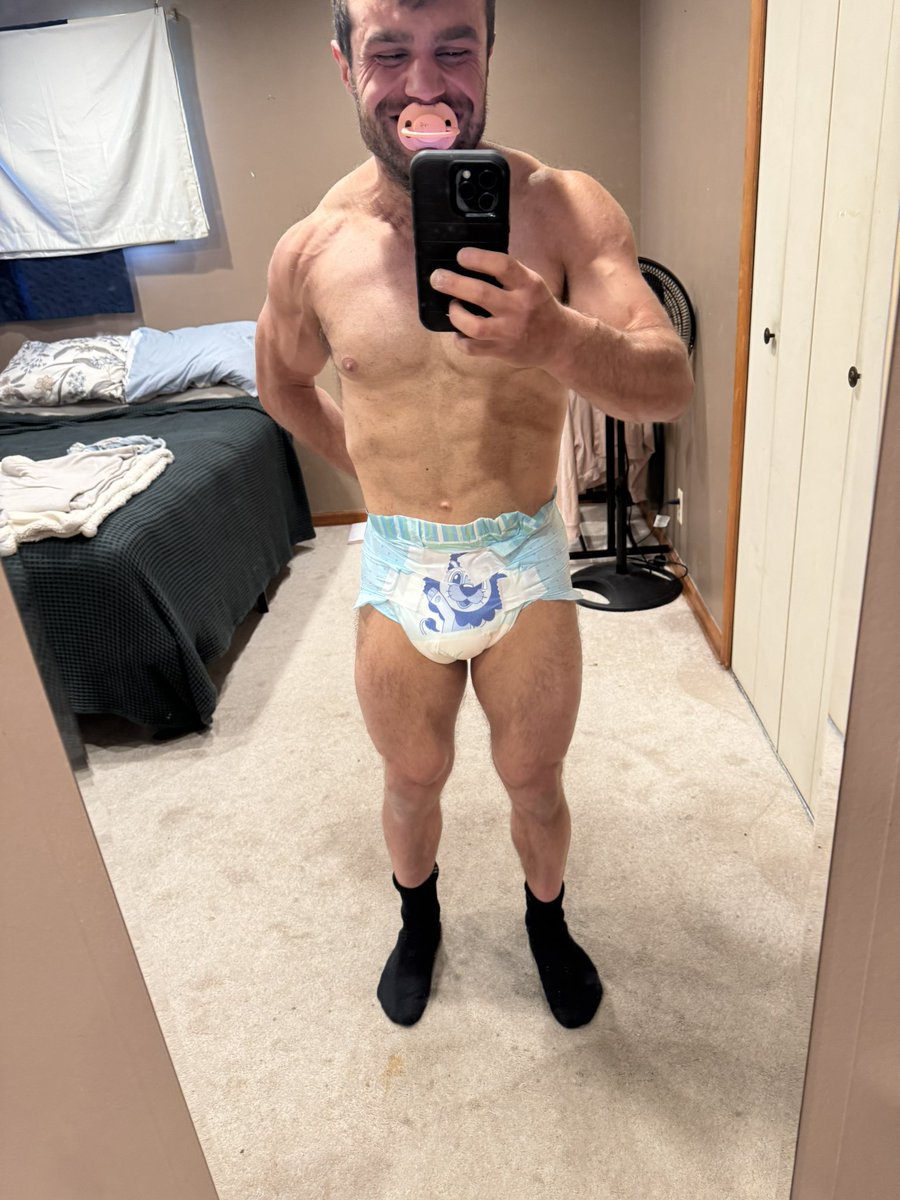 dlonthuDl's tweet photo. Diapers and muscles? https://t.co/hXcOXJrmV1