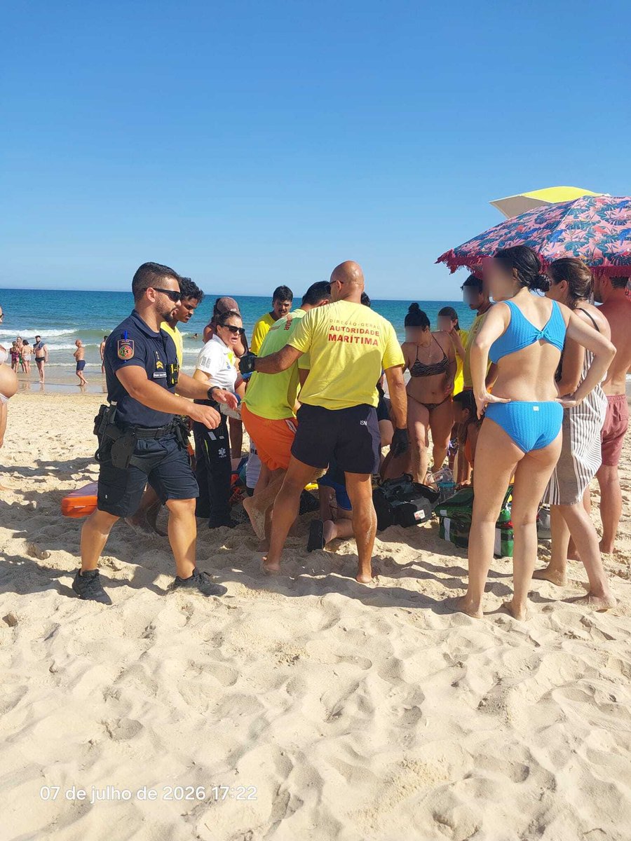 amn_portugal's tweet photo. Os elementos do Projeto “SeaWatch”, auxiliaram ontem à tarde, 8 de julho, um homem de 79 anos, após, alegadamente, ter entrado em dificuldades na água, na praia de Altura, no concelho de #CastroMarim. https://t.co/TLfsy4B1nL