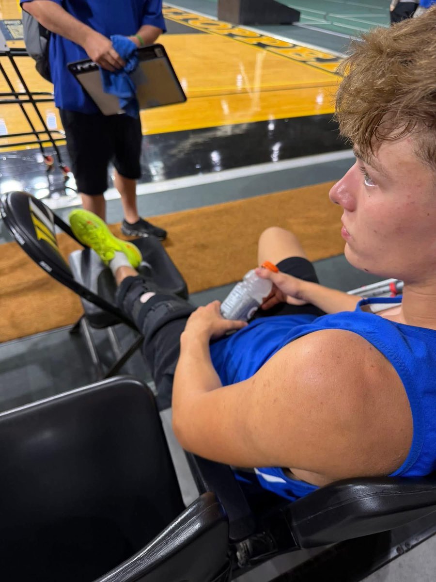 AndyCrabtree44's tweet photo. Surgery day.

Senior year may look a little different than we planned, but this is just another chapter. Time to get it done, recover, and get back to doing what you love.

The comeback starts today. 💪 @Ccrabtree44 https://t.co/bDbakrHIqF