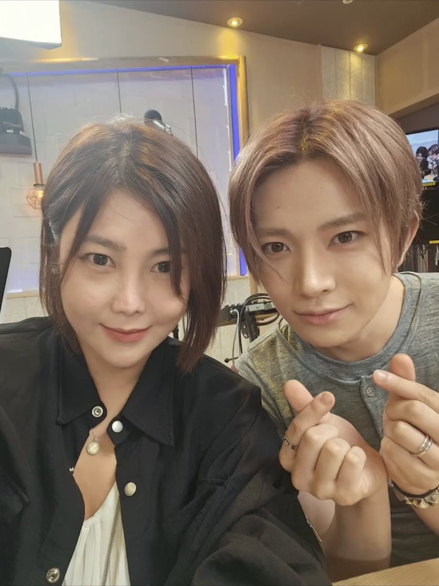 LEEHEESEUNG_INA's tweet photo. [📸] 08.07.26 INSTAGRAM 
Solbi Instagram update bersama #EVAN 
👩 Apa arti holiday buat Evan?
🦌 Holiday itu Liburan ke Hawai 😄

🖇https://t.co/zrKaymYSWQ

#에반 #HEESEUNG #희승 @h_evva_n @evan_officialJP https://t.co/BMeXx2Y9Nd