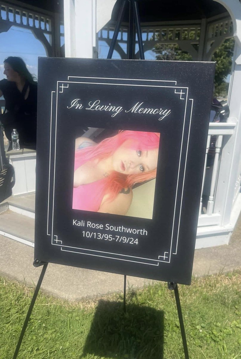 bunnygabbit's tweet photo. I’ve gone two years missing you every single day. Tomorrow will rip my heart out. You should be here. Thank you for being my friend. Thank you for loving me. Thank you for being my confidant through dark times. Thank you for everything. I love you.

RIP Kali Rose Southworth 💕🦋 https://t.co/Sm30xYrtOR