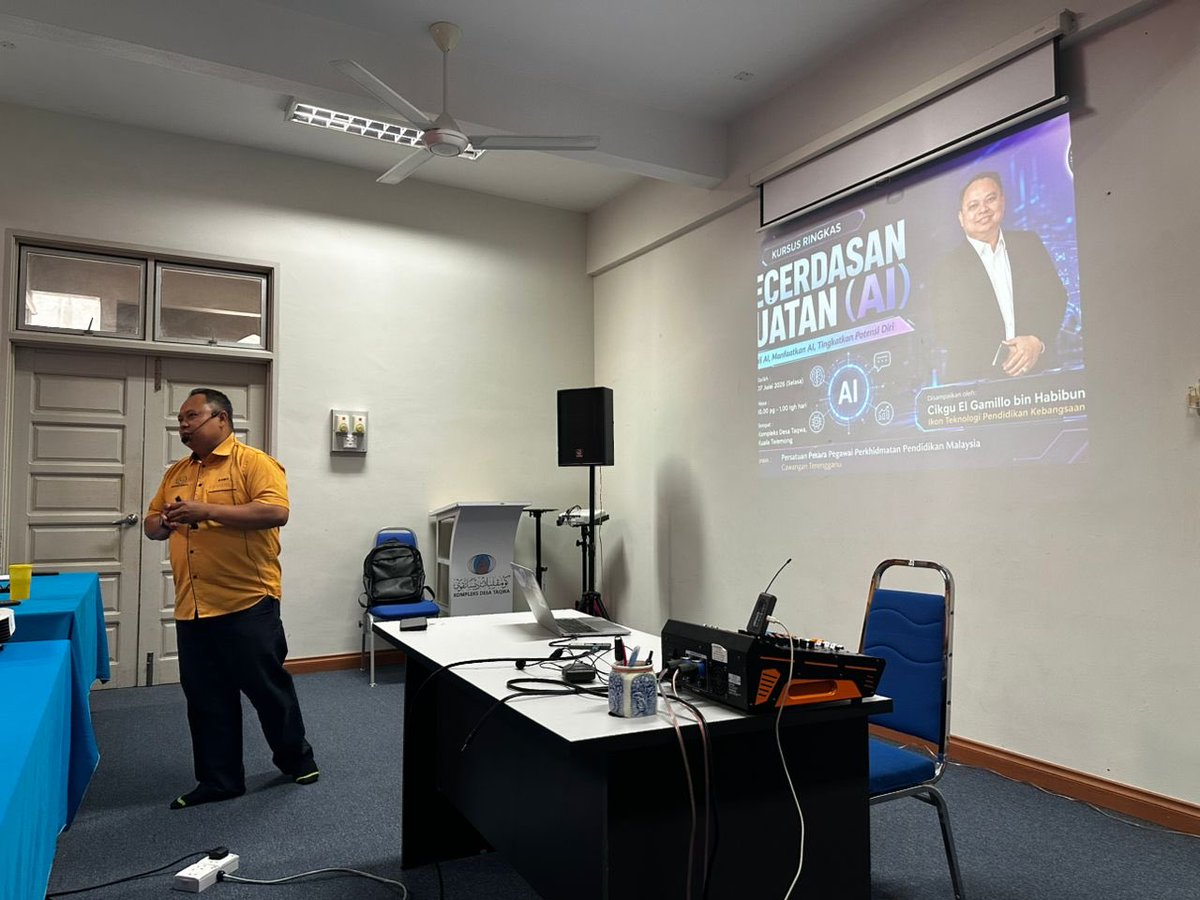 ElGamillo's tweet photo. Alhamdulillah, 
Selesai Kursus Kecerdasan Buatan (AI).
Seronok bila lihat generasi SENIOR (guru pencen) dapat menerokai dunia AI ni.. mcm2 benda mereka dpt hasilkan… 💐
#pesara #GuruAI https://t.co/z2vuAhxwwa