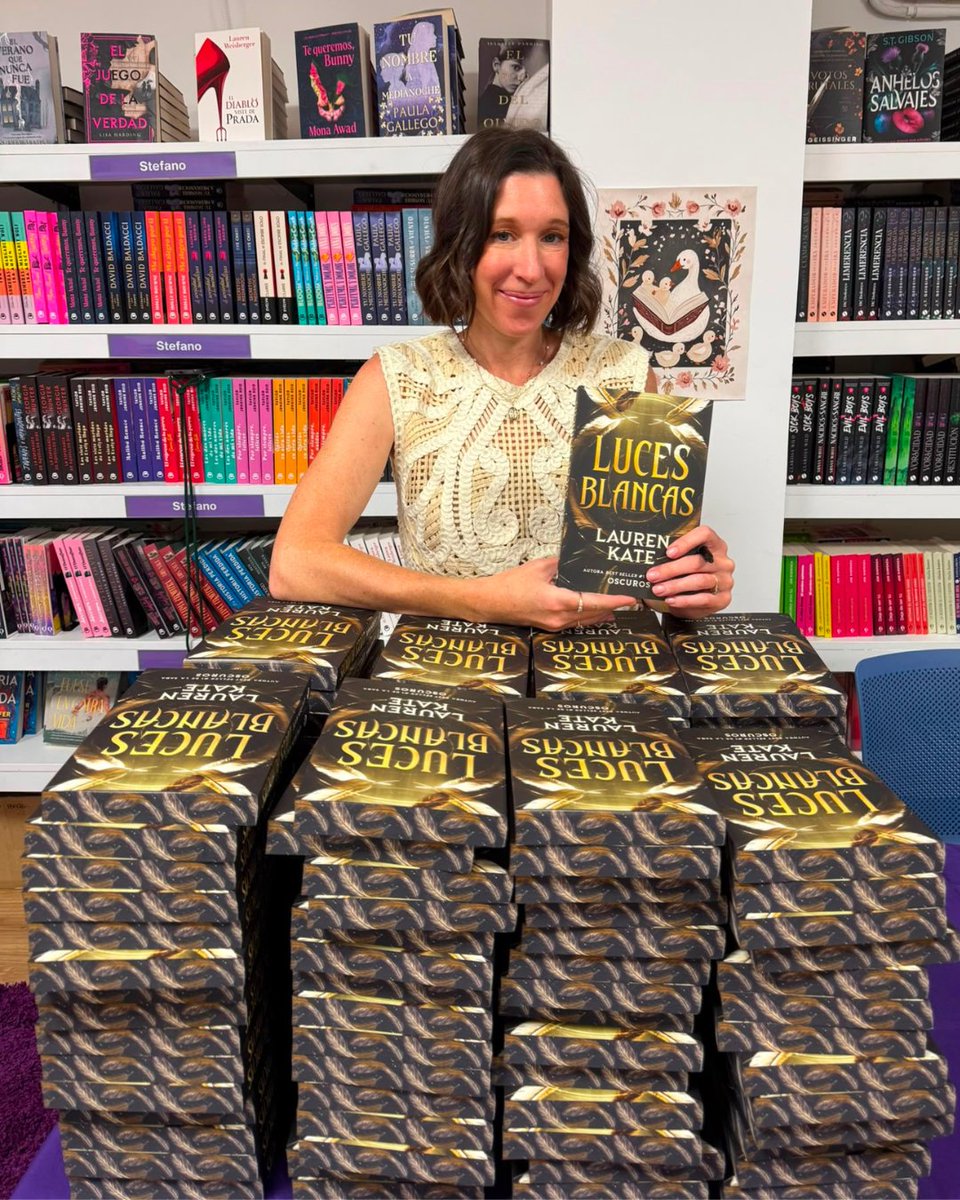umbrieleditores's tweet photo. Ya estamos más que listos para la publicación de #LucesBlancas de @laurenkatebooks.🪽

El 1 de septiembre vuelve Lauren Kate con vuestra próxima obsesión: un romantasy de ángeles y mortales.✨🤍

✍️Traducción de @lunasdetinta_. https://t.co/nPZPVi6yBV