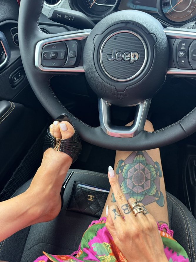 mads_backup2's tweet photo. Who's gonna be a good boy for mommy and let me blackmail them until they're crying 🤭

DMs open 😈

#cuck #cuckold #wankchat #hotwife #nsfw #nsfwtwt #bbc #bnwo #findom #horny #goon #gooner #feargasm  #scam #wankbattle https://t.co/xQgh7bxsn8