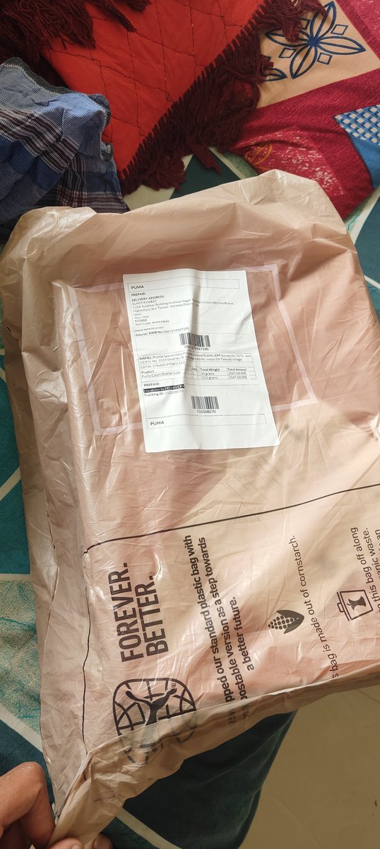 Sumitkharat8103's tweet photo. @PUMA @PUMA Your return policy means nothing if your pickup agents falsely mark "pickup failed." My shoes were opened for only a few minutes, completely unused, and I requested a return immediately due to size issues. Extremely unprofessional. #Puma https://t.co/Mkqd5YNh4W