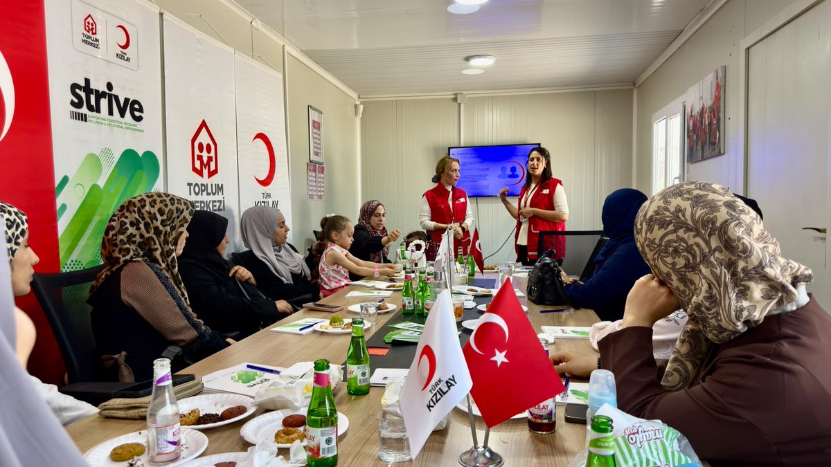 KizilayTM's tweet photo. #Hatay Toplum Merkezi olarak, Koruma Birimi faaliyetleri kapsamında Altınözü Sosyal Hizmet Merkezi sorumlularının katılımıyla faydalanıcılarımıza "Kadına Yönelik Şiddetin Önlenmesi Eğitimi" gerçekleştirdik. https://t.co/n6F6jm4745