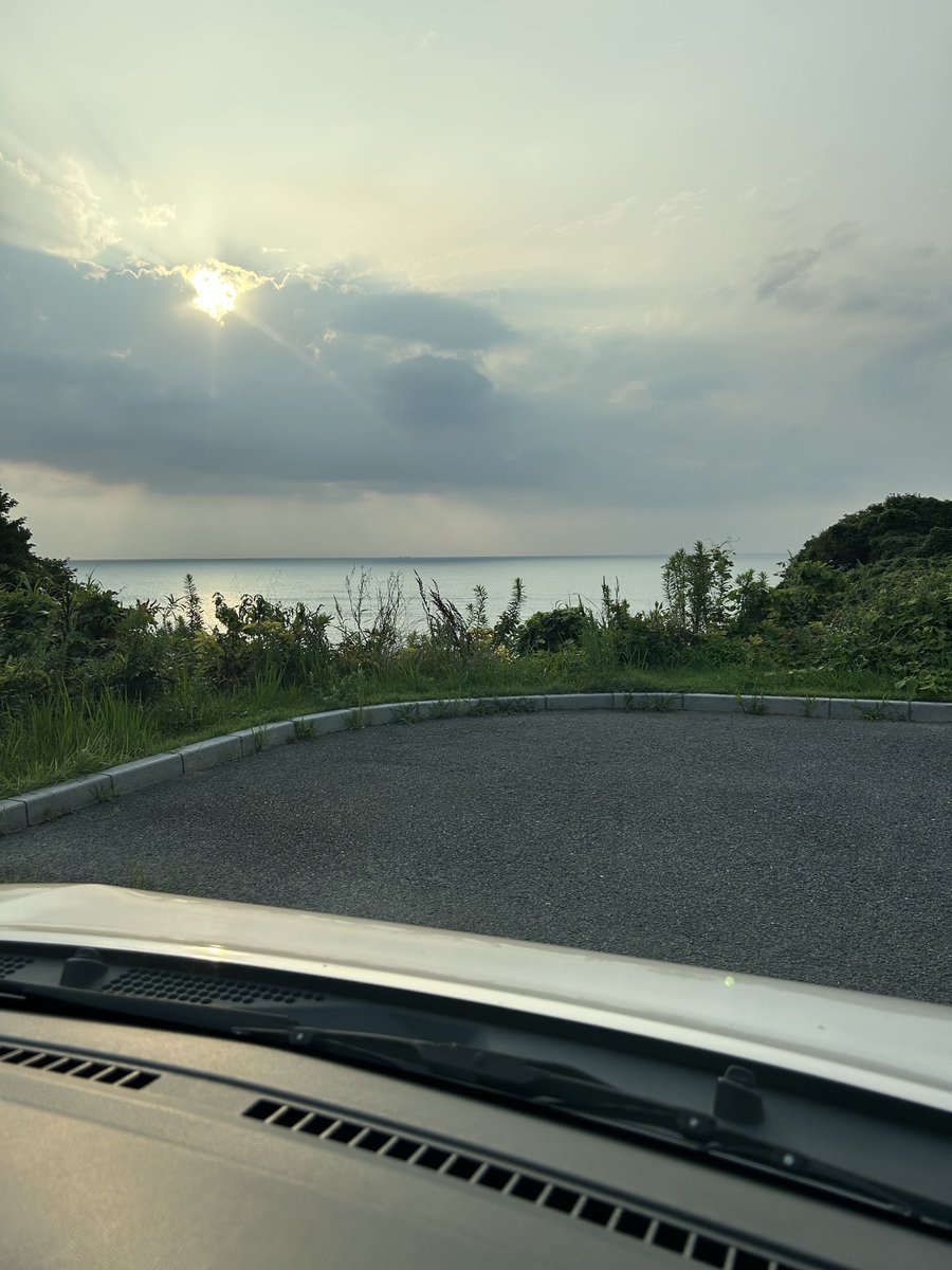 0721tama's tweet photo. いろいろあって時間潰してるんだけど景色めっちゃ綺麗 https://t.co/QTw0aqNSTa