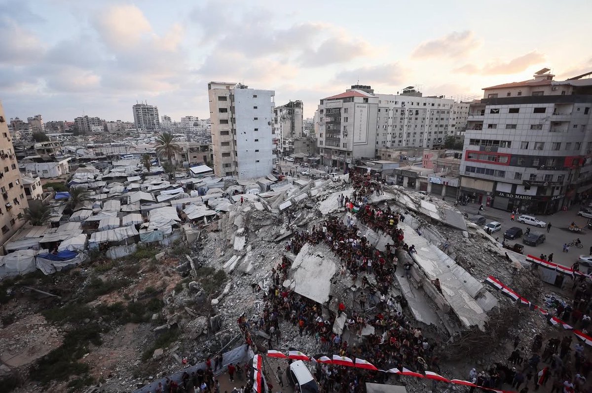deertodear's tweet photo. palestinians in gaza watching the egypt argentina game https://t.co/7YgUour2UA