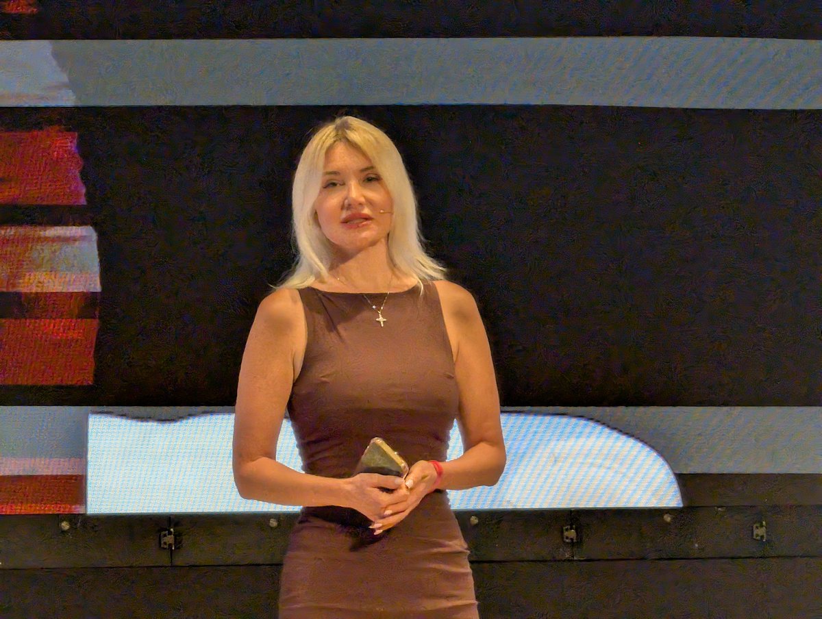 AlhambraVenture's tweet photo. 🎙️ Marta Barandiy estrena en Alhambra Venture 2026 "Leading in Times of War": liderazgo, resiliencia e innovación desde el frente a Bruselas.
#AlhambraVenture2026 #AlhambraVenture #Defensa #Liderazgo #Ucrania https://t.co/piqoEE3P6F