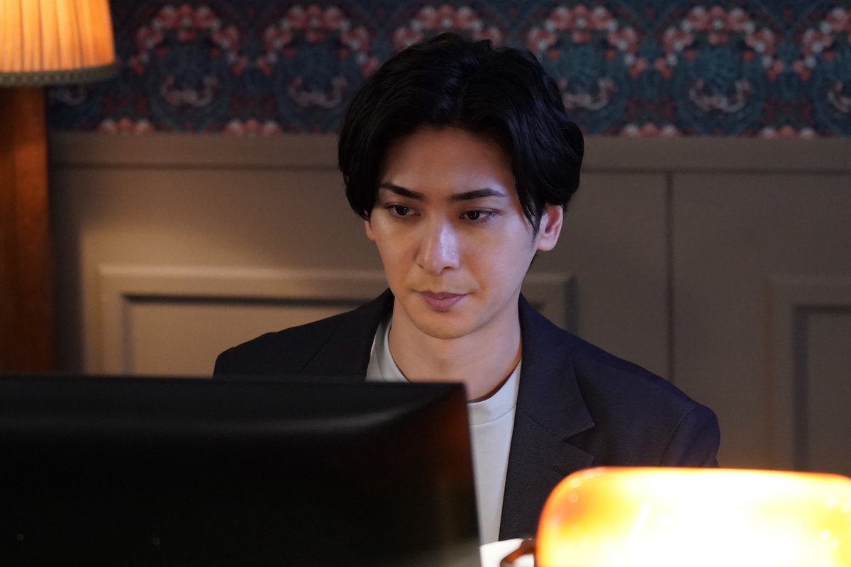 ytvdrama's tweet photo. 木曜ドラマ
『#親愛なる夫へ ～完璧な妻の嘘～』

.𖥔݁˖ 第𝟐話 今夜𝟐𝟒:𝟎𝟗 .𖥔݁˖

死んだはずの狂愛妻からの復讐！？
元同僚が語る、妻の“裏の顔”とは🎭

第1話＆オリジナルストーリー 1.5話 配信中📡
https://t.co/xesre3dlue

#田中麗奈 #古川雄大
#前田公輝 #尾崎匠海（#INI）
@shinainaru_ytv https://t.co/rz4R74H2Vi