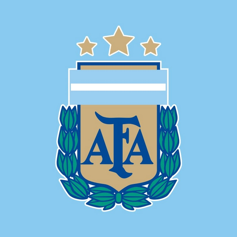 TribunePop23's tweet photo. ⚽️🇦🇷🇺🇸 l'Association du football argentin (AFA) est au centre d'une enquête du FBI pour DETOURNEMENT DE FONDS et BLANCHIMENT D'ARGENT à hauteur de plus de 300 millions de $

En plein cœur de la Coupe du monde 2026, l'AFA, présidée par Claudio « Chiqui » Tapia, se retrouve dans le collimateur de la justice américaine. Le FBI et le Département de la Justice ont ouvert une enquête préliminaire pour déterminer si l'organisation a profité du système bancaire des États-Unis pour blanchir de l'argent ou commettre des fraudes financières.

Au centre des soupçons se trouve TourProdEnter LLC, une société écran basée en Floride qui gérait les lucratifs contrats internationaux de l'AFA avec des multinationales comme Adidas ou Warner. Cette entreprise a fait transiter au moins 260 millions de dollars à travers de grandes institutions financières américaines, dont la Citibank et la Bank of America.

L'affaire devient particulièrement suspecte à la lecture des flux bancaires, puisque plus de 50 millions de dollars ont été détournés vers des bénéficiaires sans aucune justification économique. Les enquêteurs ont découvert des virements massifs envoyés à des proches des dirigeants de la fédération, au cercle familial d'un prétendu « guide spirituel » de l'équipe nationale argentine, et même à des particuliers sans lien apparent avec le football qui vivaient de minima sociaux en Argentine. 

Pour faire toute la lumière sur ce réseau, les autorités américaines s'activent désormais à auditionner des hommes d'affaires clés et cherchent à obtenir de nouveaux témoignages directs.

(Source : La Nacion, As)