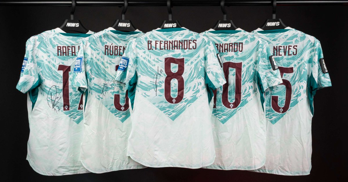 MatchWornShirt's tweet photo. Navegadores 🗣️

Don't miss out on the chance to own a match-worn, issued &amp; signed shirt from the heart-stopper game vs Croatia 👇

 https://t.co/X1Bfs8mHq4 https://t.co/iEWr6GhjTm