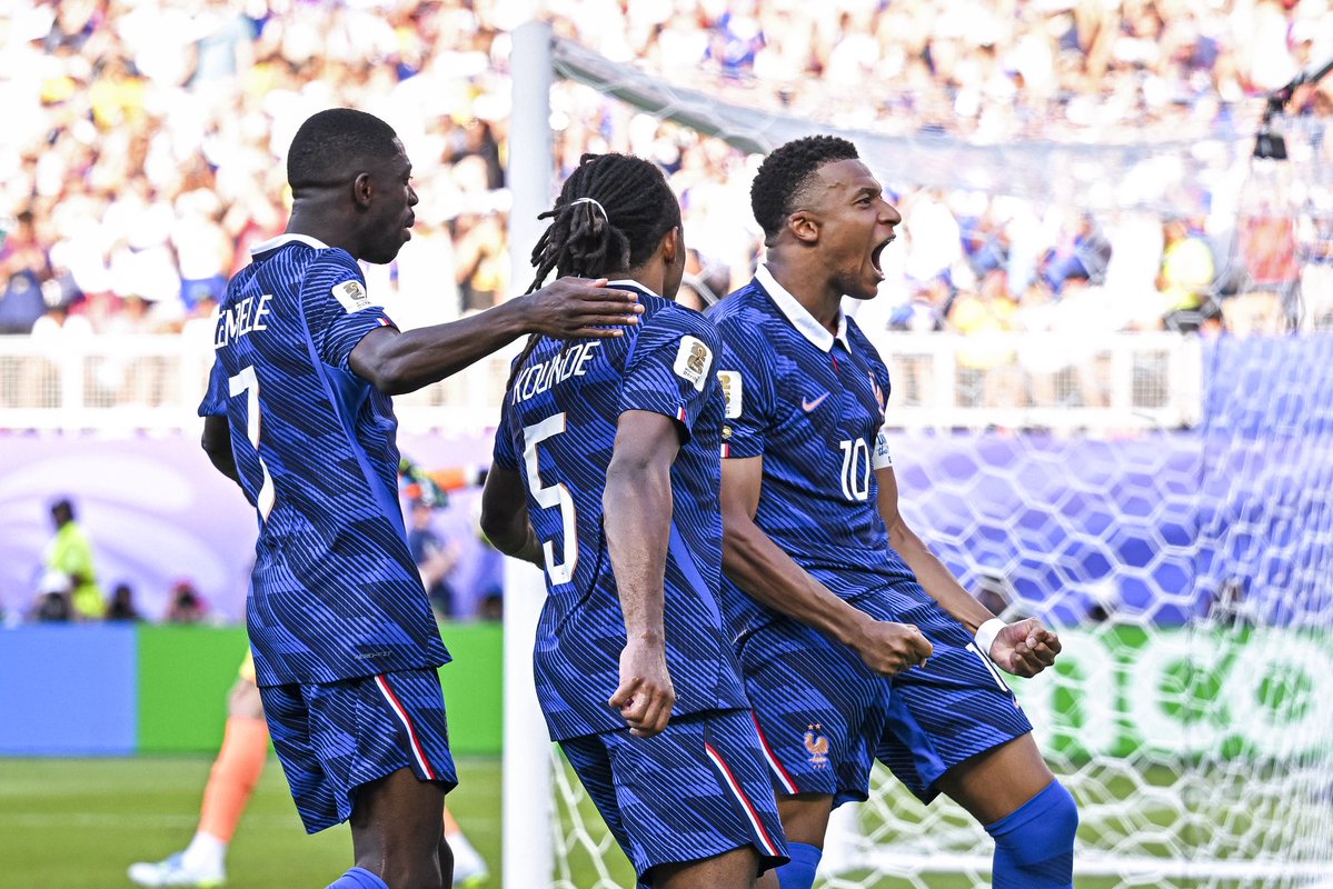 ActuFoot_'s tweet photo. 🚨 LES POSITIONS DANS LE CLASSEMENT FIFA DES ADVERSAIRES DE LA FRANCE 🇫🇷 POUR ATTEINDRE LES DEMI-FINALES DE LA COUPE DU MONDE 🌍. 👇

✅ Sénégal 🇸🇳 : 18ème
✅ Irak 🇮🇶 : 63ème
✅ Norvège 🇳🇴 : 19ème
✅ Suède 🇸🇪 : 37ème
✅ Paraguay 🇵🇾 : 34ème
⏳ Maroc 🇲🇦 : 6ème https://t.co/pPpD1uML70