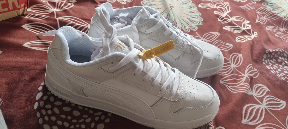 Sumitkharat8103's tweet photo. Thinking twice before buying from @PUMA again. Received my shoes today, found a fitting issue, requested an immediate return, but the pickup agent falsely marked it as "pickup failed." Product was untouched. Very disappointing experience. #Puma https://t.co/9Uif7zaGCg