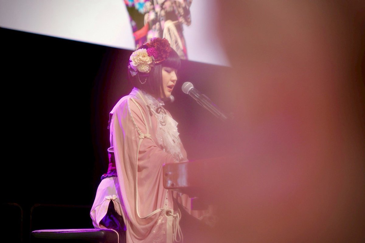 miccabose's tweet photo. 今年のJapan Expo出演は盛り沢山です！
・ソロライブ
・Starryskyとのコラボ
・アニソンフェスタのゲスト
・KAMUIとのコラボ
・初の試みFantastique Mika Band

お陰様で頭の中がパンパン。笑
1日ごとに楽しみます🥳

🌹Mika's All Schedule🌹
●Thu.
10:30-11:00  TSUBAME - Solo🎙️
11:15-12:15　Oshi para - meet&greet
15:45-16:30  ICHIGO - 2songs🎙️ with Starrysky 
17:00-18:00  SUMIRE - signing session

●Fri.
11:15-12:00  ICHIGO - collaborate🎙️🎹 with KAMUI
19:00-22:30  TAKE - Opening guest🎙️

●Sat.
14:30-15:00  TSUBAME - Solo🎙️
15:15-16:15  Oshi para - meet&creet
17:00-18:00  SUMIRE - singing session

●Sun.
10:45-11:30  ICHIGO - Fantastique Mika Band🎙️🎸🥁
15:15-16:15  SUMIRE - singing session

#mikakobayashi 
#japanexpo_fr