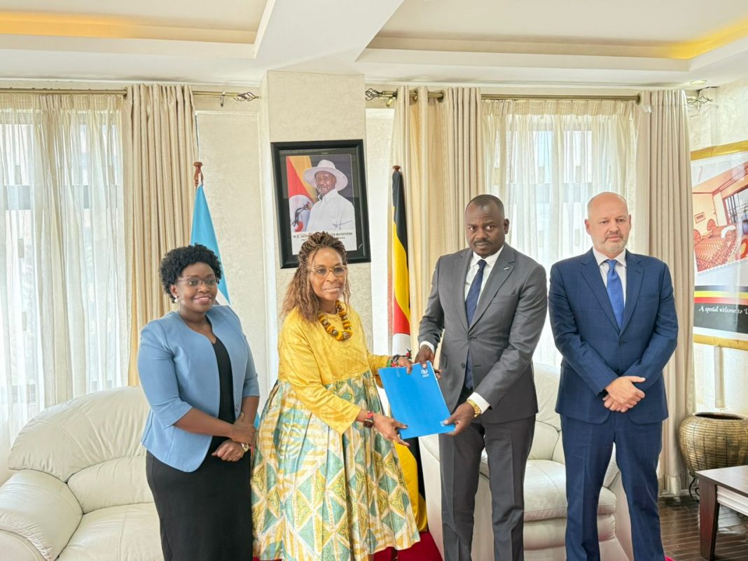 KampalaPost's tweet photo. Uganda, WFP Agree to Boost Local Food Procurement, Support Smallholder Farmers https://t.co/vfwvRV5VXG https://t.co/RaxZ8j6uaF
