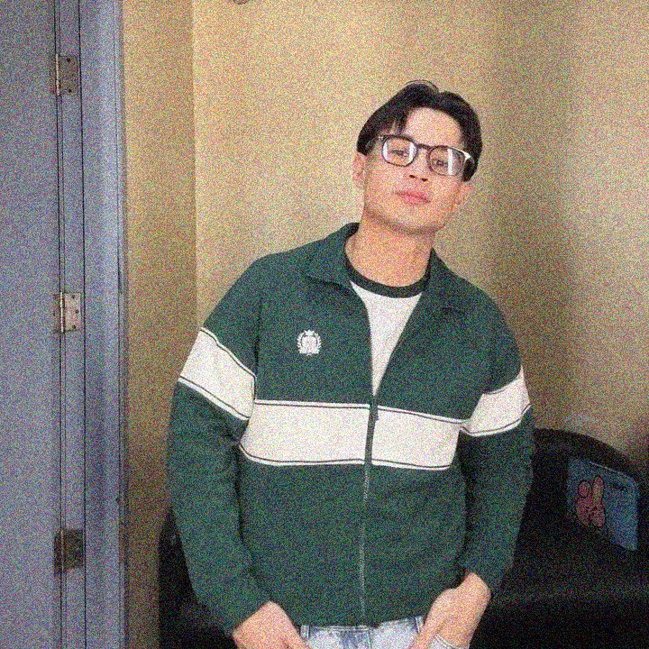 RalphVeeUNI's tweet photo. [07082026] Ralph featured on @makeupbyjapiano's IG post

"Wednesday Vibe💚
It’s Showtime
Hurado and Co-Host RDL @ralph_dl
Grooming @ralph_dl
Styled by @perrytabora
Assisted by @kireilegsy02"

Check out the full video here:
https://t.co/XoOcBRoUJf

📝#RalphVee | #RalphDeLeon | Ralph De Leon📝