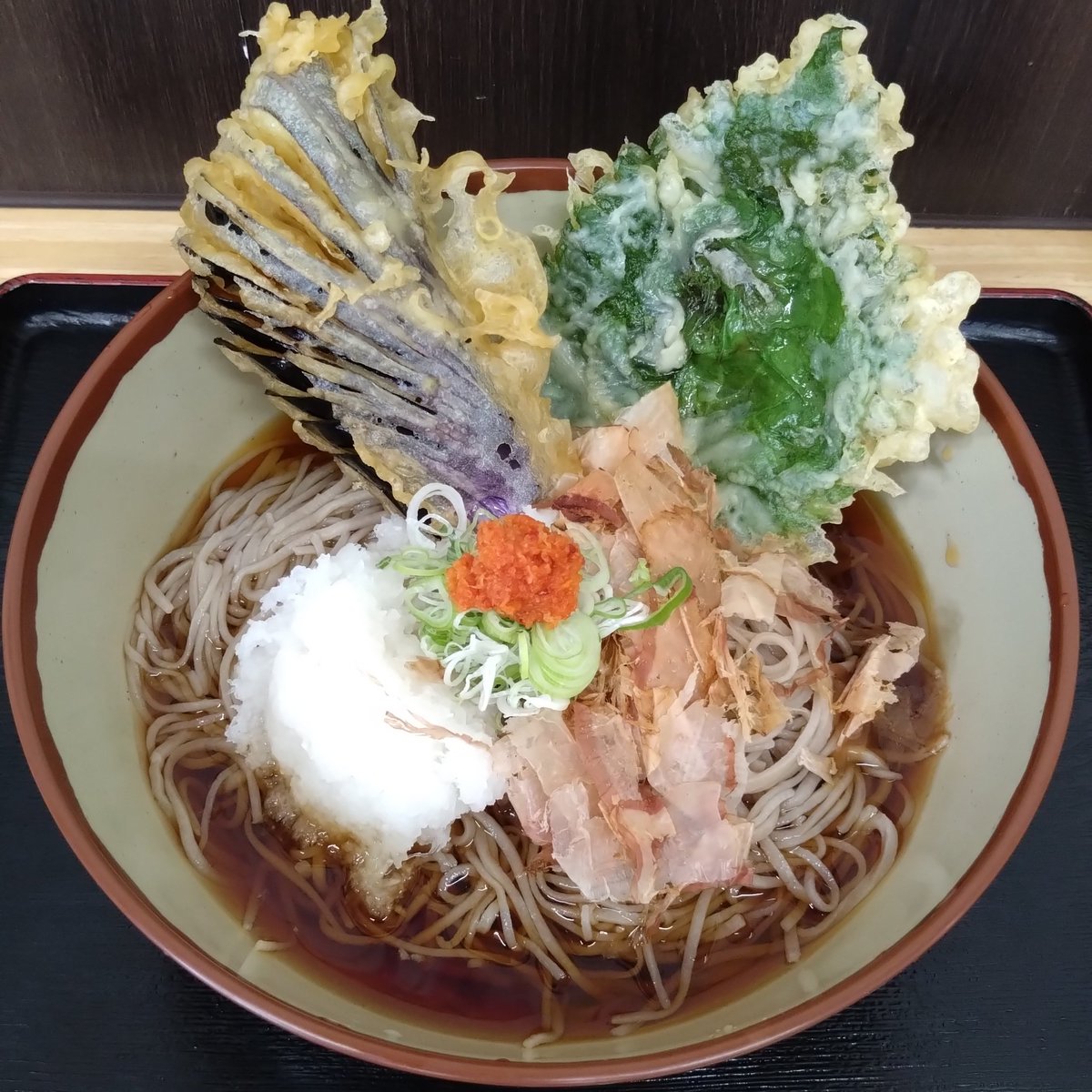 junkies1207's tweet photo. 🌐岩手県久慈市田屋町
🚪鬼は内 セルフ店
🥢冷しそば(大)
◉ ナス天
◉ 梅じそ天

暑い時は冷たいそばが食べたくなる！ https://t.co/kKUZUA1GcJ