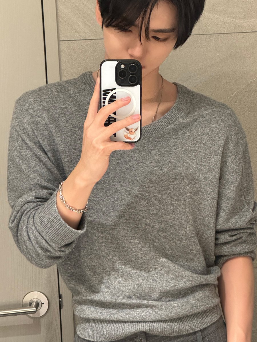 AND2BLE's tweet photo. ゴジラが好きで、私が好きですか？ 

#AND2BLE #앤더블
#HANYUJIN #한유진 https://t.co/a0JakooJEW