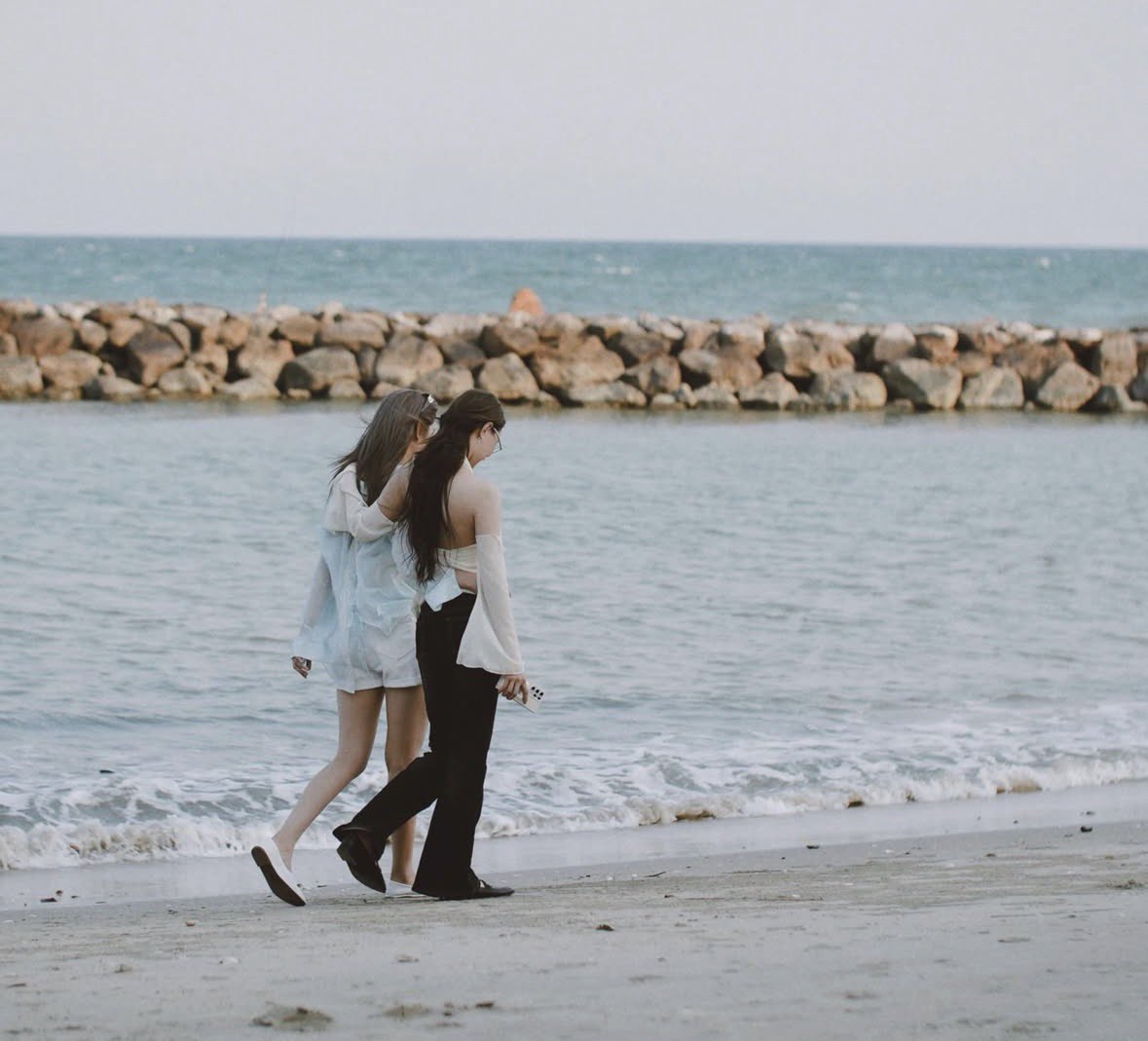 lalwinethinker's tweet photo. their girlfriendism just gets stronger every single day . wdym these are the types of photos they’re posting with each other https://t.co/7PJa2HYEBT