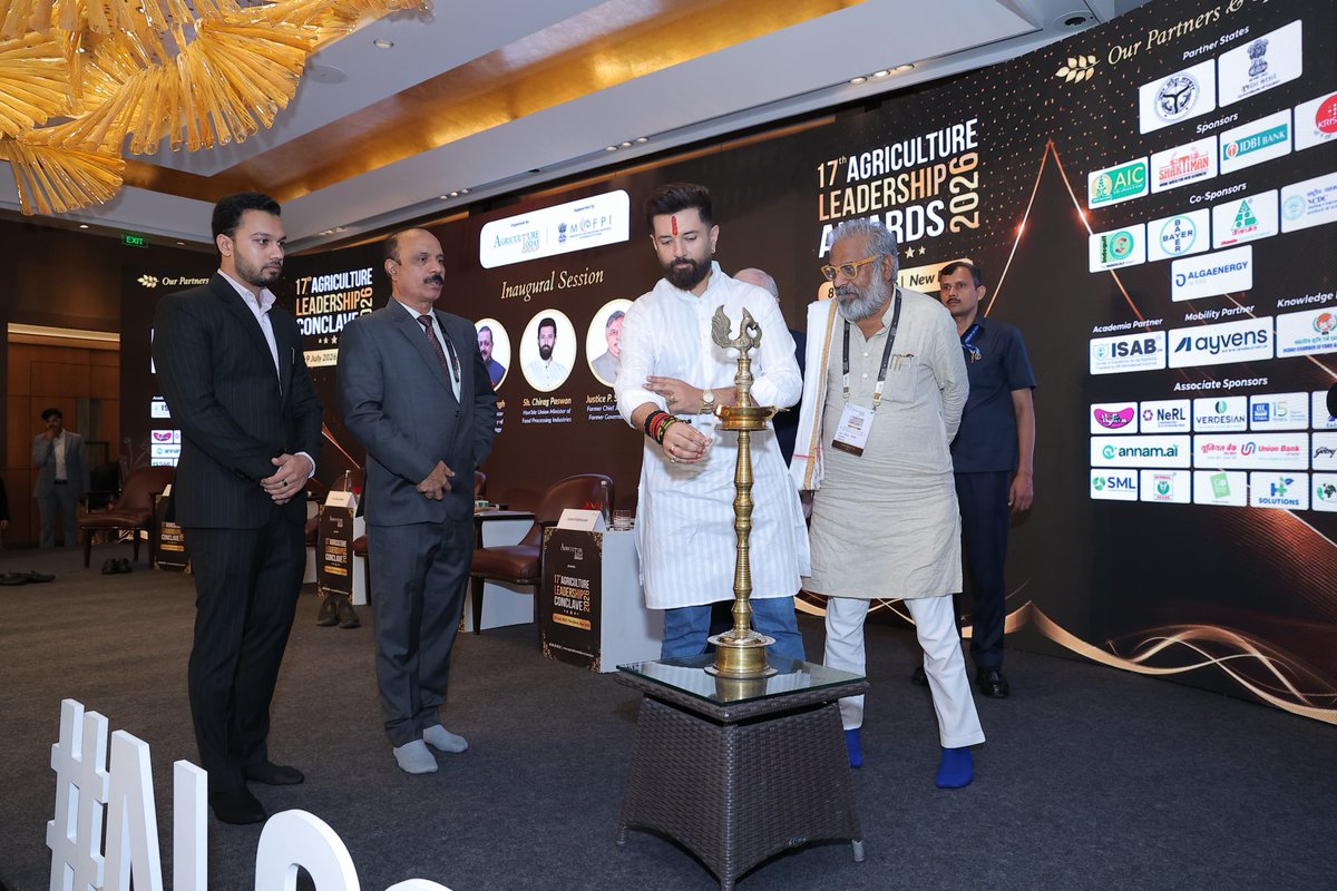 iChiragPaswan's tweet photo. आज 17वें Agriculture Leadership Summit & Awards 2026 में मुख्य अतिथि के रूप में सम्मिलित होकर कृषि, खाद्य प्रसंस्करण, नवाचार एवं किसानों की आय बढ़ाने में Value Addition की भूमिका पर अपने विचार साझा किए।

हमारा संकल्प है कि भारत केवल Food Producer ही नहीं, बल्कि Value-Added Food Products के क्षेत्र में भी विश्व का अग्रणी देश बने। किसानों की समृद्धि, तकनीकी नवाचार और गुणवत्ता आधारित कृषि ही विकसित भारत की मजबूत नींव हैं।

सभी पुरस्कार विजेताओं को हार्दिक बधाई एवं शुभकामनाएँ।