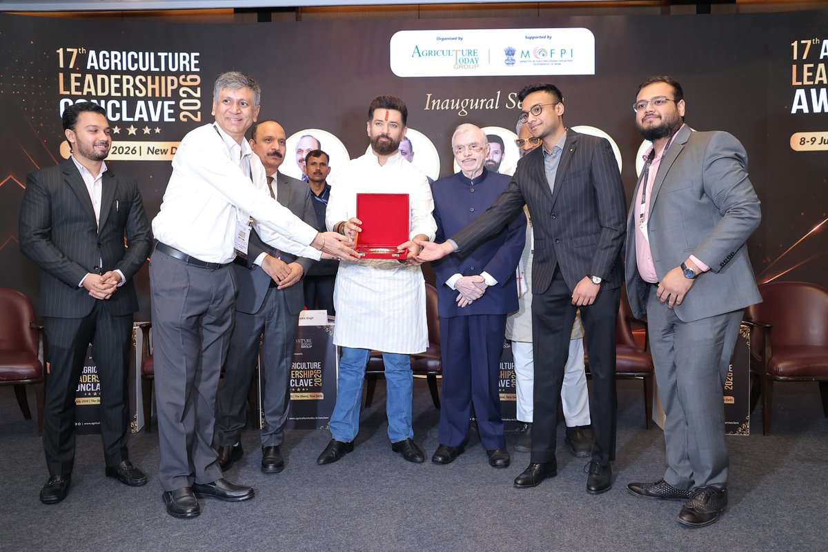 iChiragPaswan's tweet photo. आज 17वें Agriculture Leadership Summit & Awards 2026 में मुख्य अतिथि के रूप में सम्मिलित होकर कृषि, खाद्य प्रसंस्करण, नवाचार एवं किसानों की आय बढ़ाने में Value Addition की भूमिका पर अपने विचार साझा किए।

हमारा संकल्प है कि भारत केवल Food Producer ही नहीं, बल्कि Value-Added Food Products के क्षेत्र में भी विश्व का अग्रणी देश बने। किसानों की समृद्धि, तकनीकी नवाचार और गुणवत्ता आधारित कृषि ही विकसित भारत की मजबूत नींव हैं।

सभी पुरस्कार विजेताओं को हार्दिक बधाई एवं शुभकामनाएँ।
