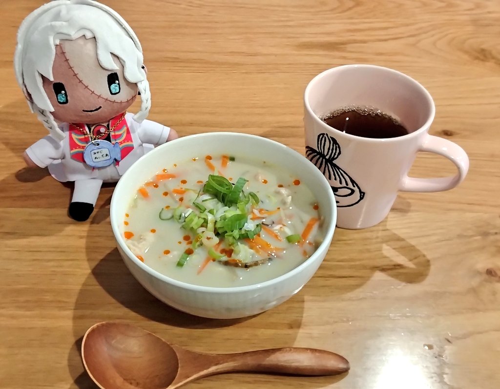 dorygame1's tweet photo. 今日の夕飯は🕯の薬膳風スーブ！
これ、ホントに美味しくてもう何度も作ってる😍
だんだんレシピ見ないで目分量で作るようになってたけど、久しぶりにレシピ見てしっかり作った!!今日は食欲がないので、これにご飯を入れて雑炊もどきにします🤤♥️
家族はこれの他に🍆の刺身と🍅と🥟です💡 https://t.co/DC8gLbFBum