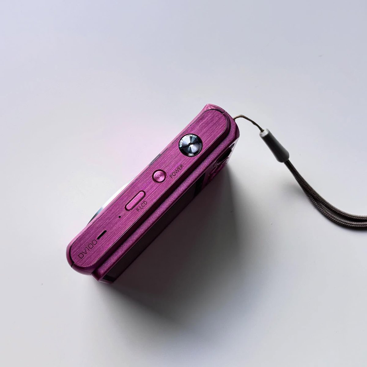 nichapacamera's tweet photo. Samsung dv 100 pink🎀Hitมีจอเซลฟี่น่ารักมากๆ
📍สามารถถ่ายภาพความละเอียดได้ที่ 16.1ล้านพิกเซล
🍒ตำหนิ:จอย่นบางๆ (ตามรูปที่5)
🛍️แฟลช เ��ิด-ปิด ปกติ จอเซลฟี่ปกติ

💸Price: 1790.-

• ของแถมน่ารักๆ💗

#กล้องดิจิตอล #กล้องดิจิตอลมือสอง #กล้องดิจิตอลเก่า #กล้องดิจิตอลคอมแพค #กล้องมือ2 https://t.co/NTfh0i5Csd