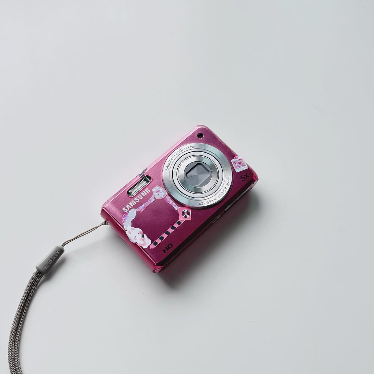 nichapacamera's tweet photo. Samsung dv 100 pink🎀Hitมีจอเซลฟี่น่ารักมากๆ
📍สามารถถ่ายภาพความละเอียดได้ที่ 16.1ล้านพิกเซล
🍒ตำหนิ:จอย่นบางๆ (ตามรูปที่5)
🛍️แฟลช เ��ิด-ปิด ปกติ จอเซลฟี่ปกติ

💸Price: 1790.-

• ของแถมน่ารักๆ💗

#กล้องดิจิตอล #กล้องดิจิตอลมือสอง #กล้องดิจิตอลเก่า #กล้องดิจิตอลคอมแพค #กล้องมือ2 https://t.co/NTfh0i5Csd