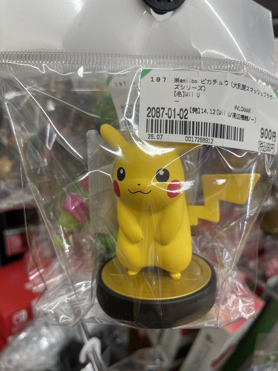 shige4si4's tweet photo. ショーケースと通常棚のamiibo
サムスとピカチュウ
買おうか迷った https://t.co/tMsI0tkx2n