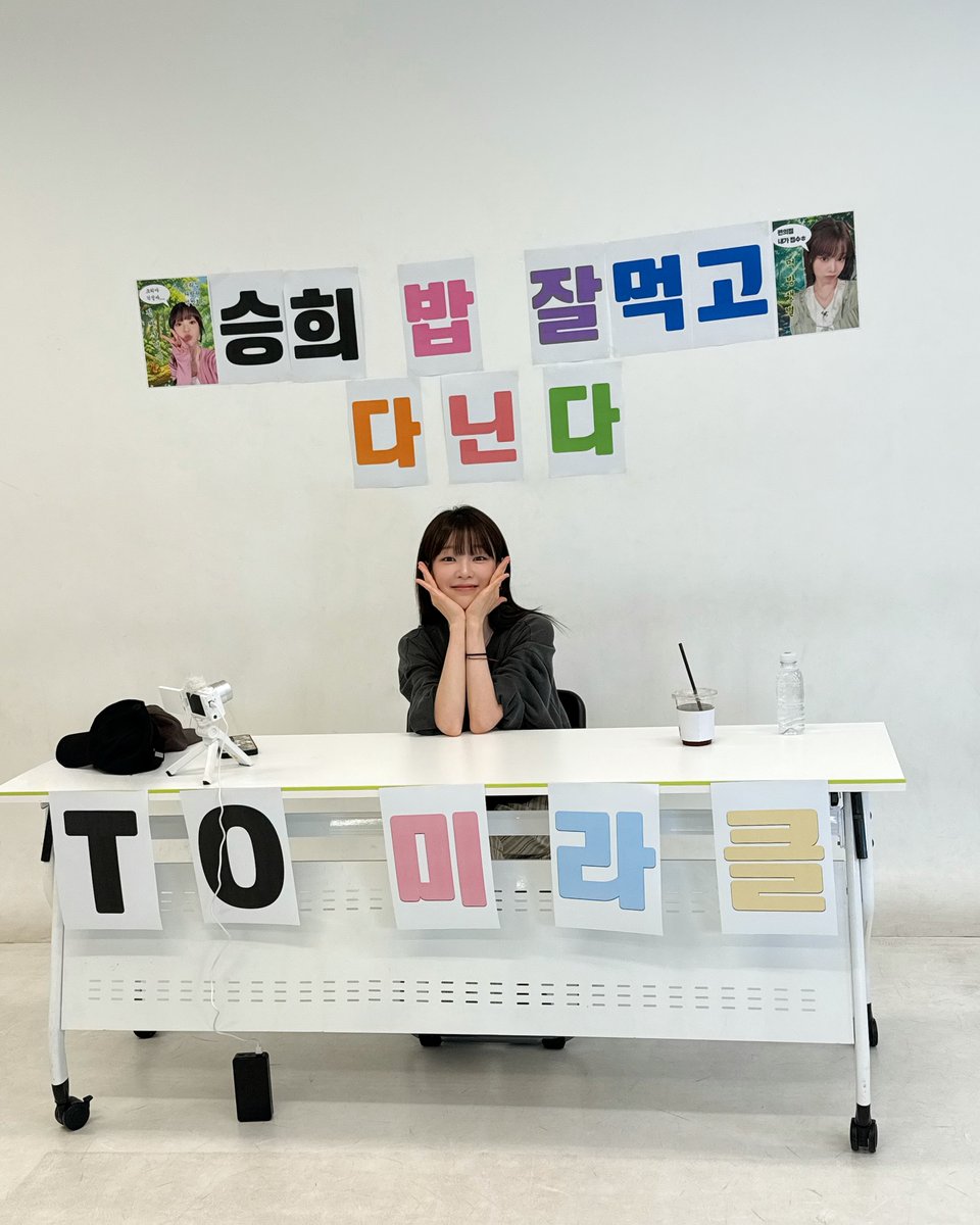 8_OHMYGIRL's tweet photo. [#OhTimes] 현첨지의 운수 좋은 날 Behind Cut 📸

오늘 승희의 하루는 예상대로 흘러가는 게 하나도 없는… 우당탕 현첨지의 운수 좋은 날이었는데요💦
하지만 충격적인 비주얼의 음식도 야무지게 먹었답니다🍚🍴

#오마이걸 #OHMYGIRL #OMG #승희 https://t.co/GzmavgvWeS