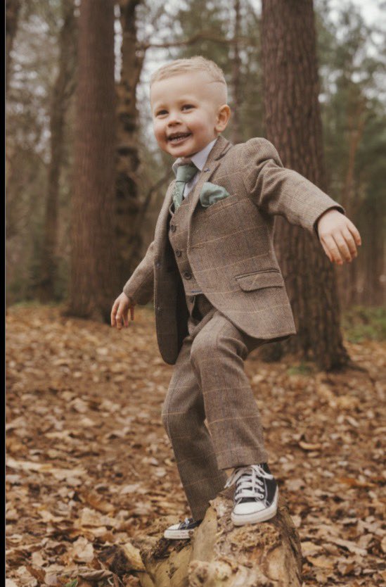 mansplainer2025's tweet photo. @sola_chad Kids wear https://t.co/j2oYxAsK4K