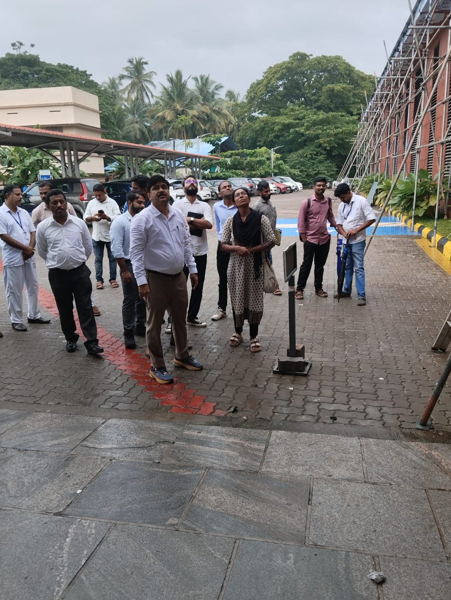 DRMPalghat's tweet photo. ๐๏ธ Progress in Every Step. Excellence in Every Detail
DRM/PGT Shri Madhukar Roat, accompanied by ADRM Shri Jerin G. Anand and the BOs, carried out an inspection of the redevelopment works at Ferok Railway Station under the Amrit Bharat Station Scheme.
#AmritBharatStation #Ferok https://t.co/rZ9F46es2V