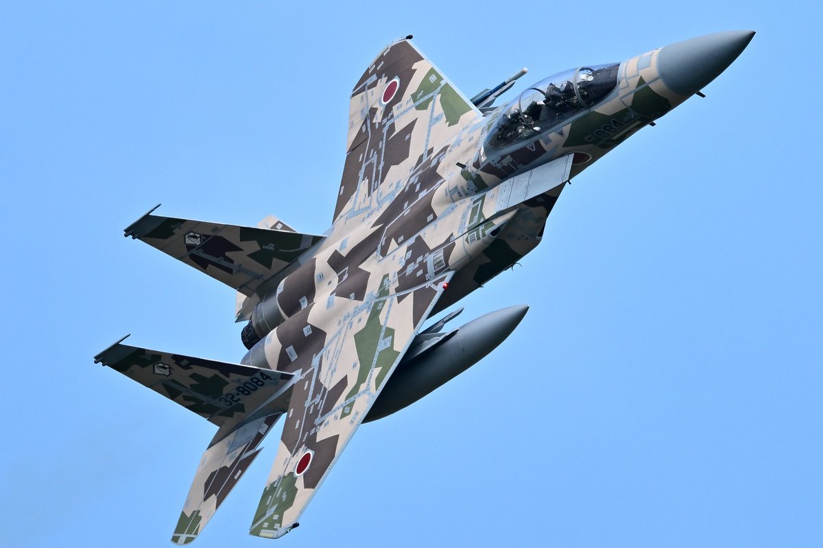 airbase111's tweet photo. 今日の小松
　きょう午後のアグレッサー　６機のうちの3機
#小松基地 https://t.co/kksGpcrzeP