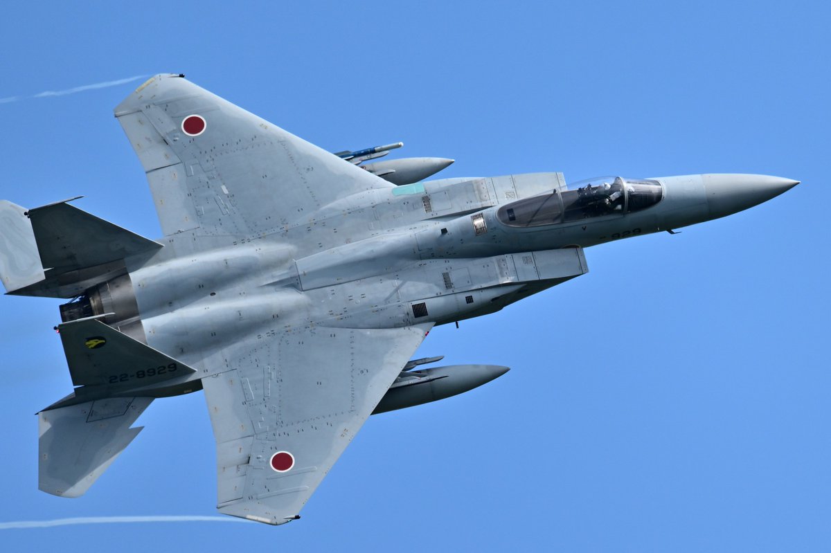 airbase111's tweet photo. 今日の小松
　きょう午後のアグレッサー　６機のうちの3機
#小松基地 https://t.co/kksGpcrzeP