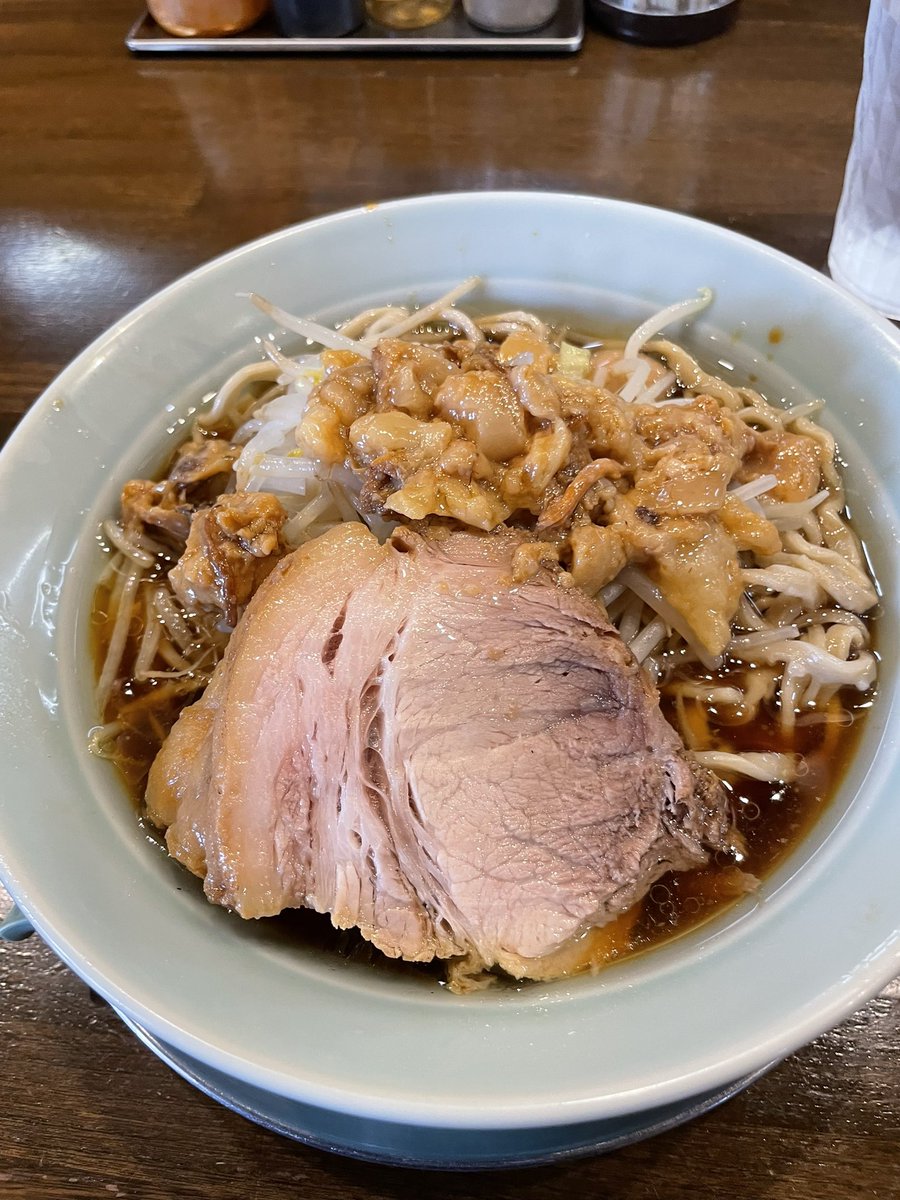 dark19751000's tweet photo. 麺屋櫻弐さんにて🌸

ラーメン（豚1枚、150g）
味付けネギ
ヤサイ少なめ、アブラ
ご厚意ありがとうございます✨

今日は普通のやつ♪
旨みたっぷりでスープが旨い！

麺でネギを巻いて…これも好き✨

やっぱり櫻弐さんのラーメンは美味いなぁ…ついKKしちゃいました！

いつもごちそうさま🙏

#櫻弐 https://t.co/ZjuPV1QAsV