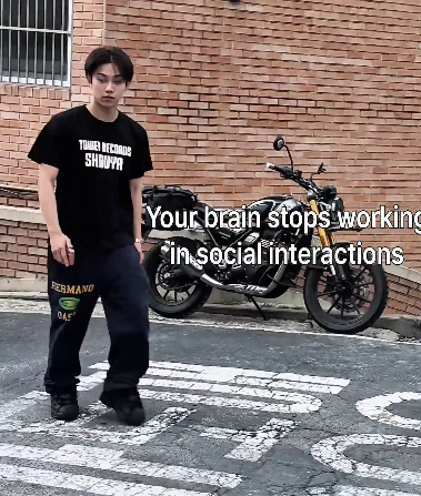 enjoy4sho's tweet photo. Bayangin aja ini mah yak bayangin kek what if misalnya gitu halu lah halu ya imajinasi aja seandainya kalau kalau gitu kan ya bayangin dlu klo bukan kenyataan mah ya gapapa namanya jg kan baru ngebayangin seandainya gitu kalau tuh motor punya ryul, ryul naik tuh motor, gw harus apa?