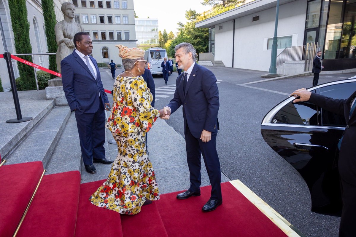 NOIweala's tweet photo. Received the President of Georgia H.E. Mikheil Kavelashvili @GeoPresident_ and his delegation including Deputy Minister for Foreign Affairs, H.E. Alexander Khvtisiashvili and Permanent Representative to the WTO, H.E. Amb Revaz Lomibadze, for a visit to the @wto. Excellent discussions on the global trade environment, and Georgia‘s strong economic performance in the midst of global disruptions and uncertainty. Georgia as a small open, upper middle-income economy is well-positioned to make use of its trade links (the middle corridor), diversified export base, and advances in digital, tech and services, to continue to grow. The President made clear the need for and support of a rules-based multilateral trading system.