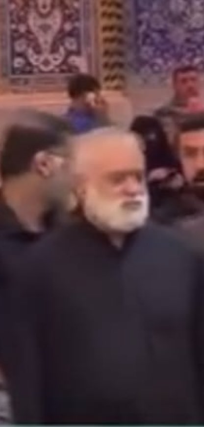 baramkeh's tweet photo. عند باب العباس عليه السلام السيد مصطفى الخامنئي وضع عمامته طلبا للثار         انصح ترامب والغرب والخليج. ككل ان يكفوا عن الشيعة فقد طلبوا من العباس الثار  والله لن تطفى لهم نار يشعلونها في كل مكان ويحرقون الاخضر واليابس حتى تضيق النفوس. ويتمنون  ان لم يولدوا https://t.co/koAv4mPDsG