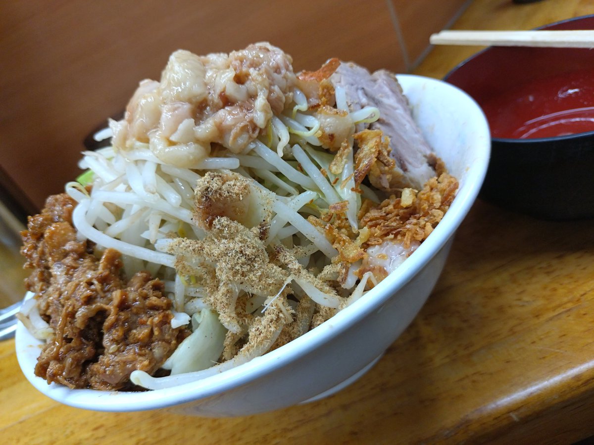 MSZ_010's tweet photo. しごおわ〜
立川通いも明日で終わりなんで立川二郎で汁なしキめてきた。やっぱほぐｓ８肉イイな(・∀・) https://t.co/qoM9jjy0it